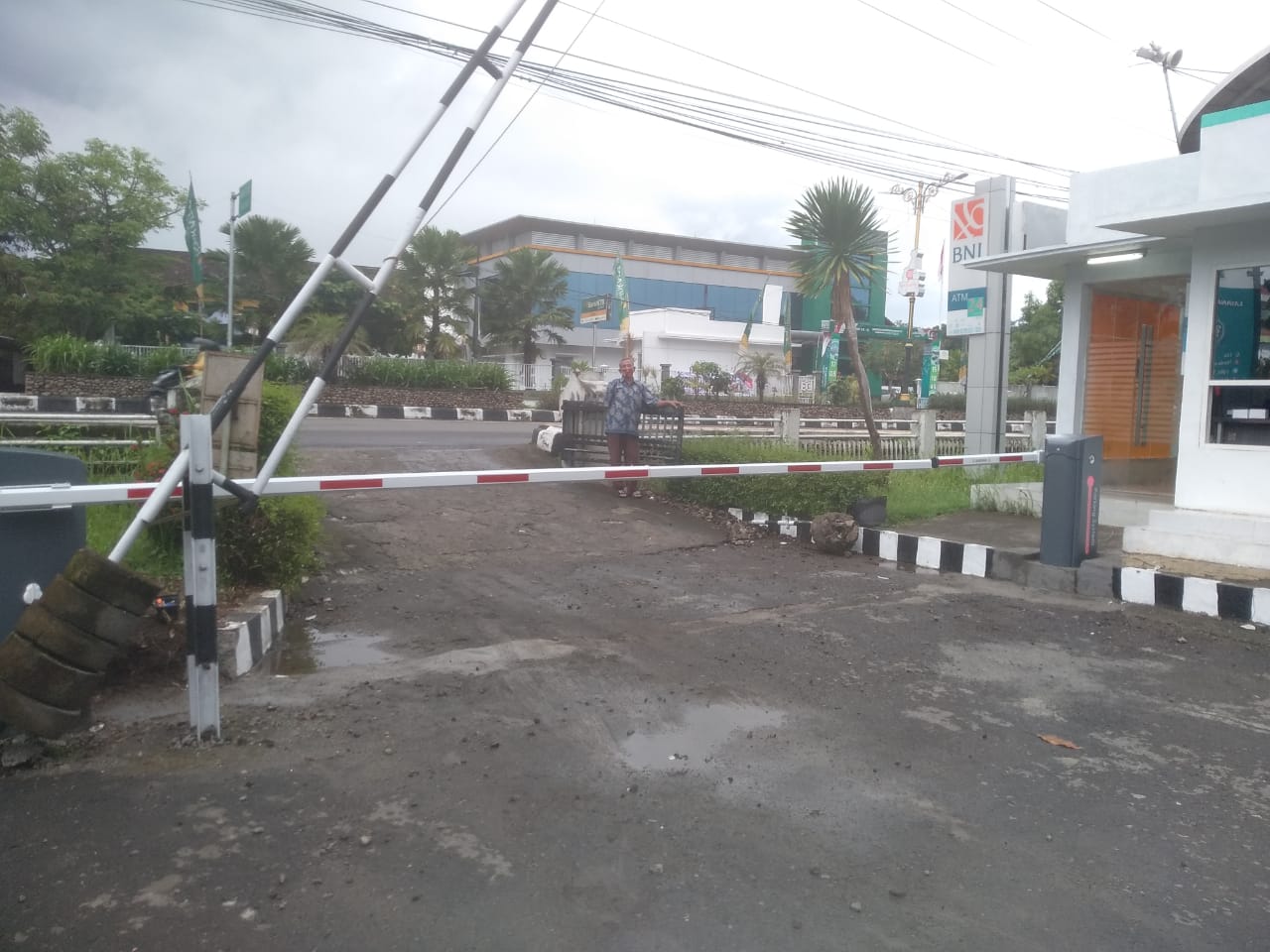 PLN PRAYA LOMBOK BARAT